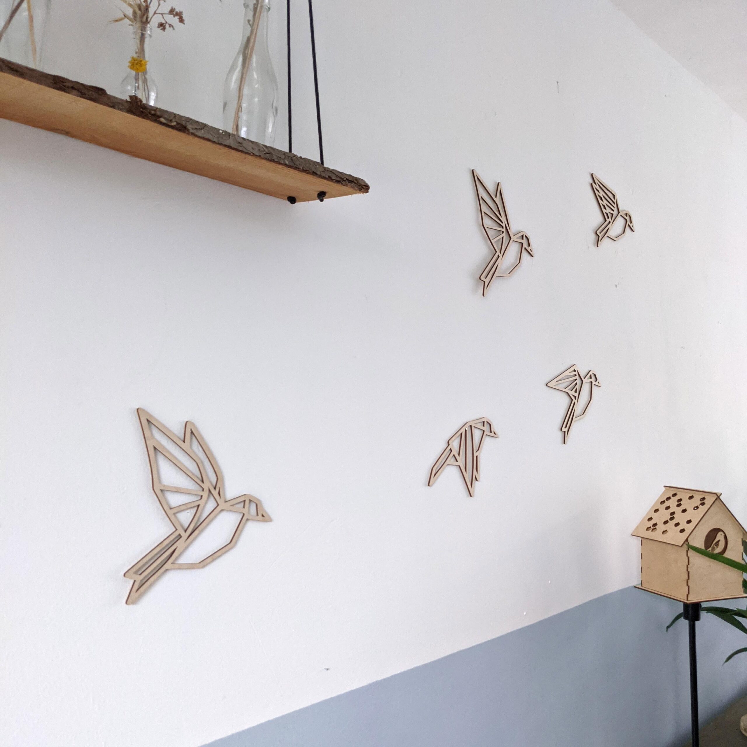 Houten vogels in woonkamer - Wall of Deco